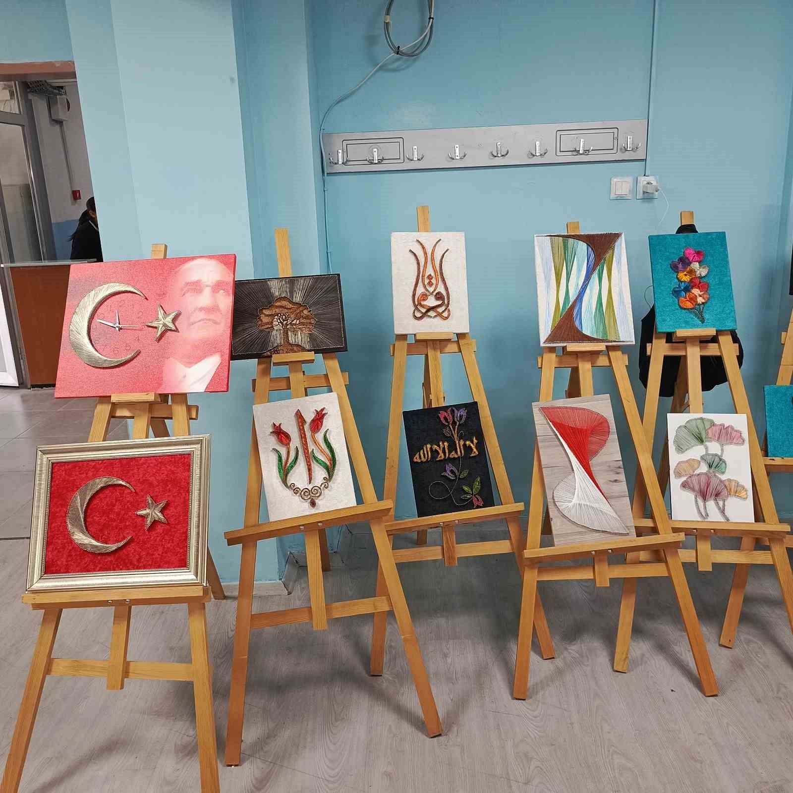 Selendi Halk Eğitim Merkezinin sergisi göz doldurdu