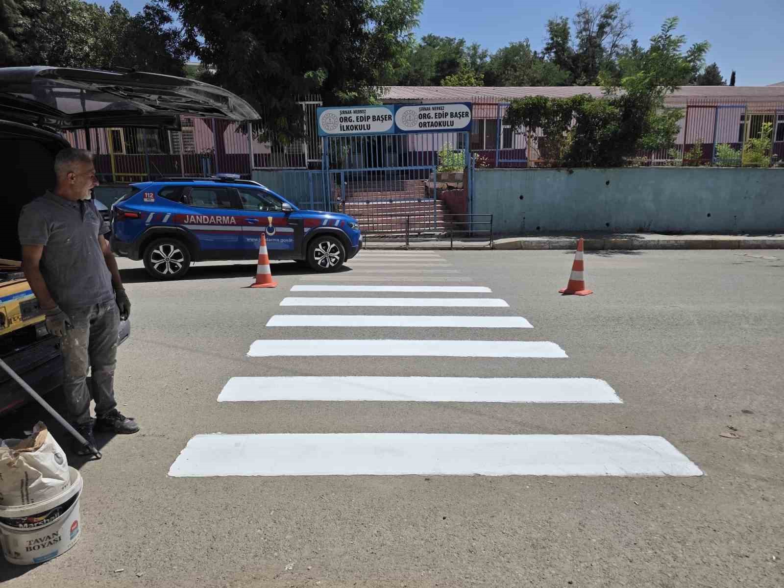 Şırnak&rsquo;ta yaya ge&ccedil;itleri ve yol &ccedil;izgileri yenileniyor