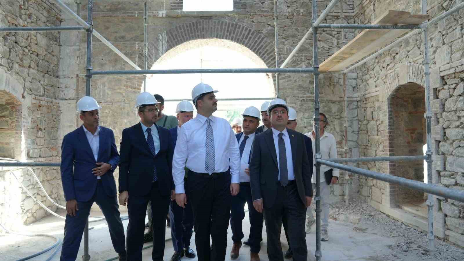 AK Parti&rsquo;li İnan&rsquo;dan &Ouml;zg&uuml;r &Ouml;zel&rsquo;e &rsquo;Tarihi Un Fabrikası&rsquo; &ccedil;ağrısı: "İzmirlilerden &ouml;z&uuml;r dilemeliler"