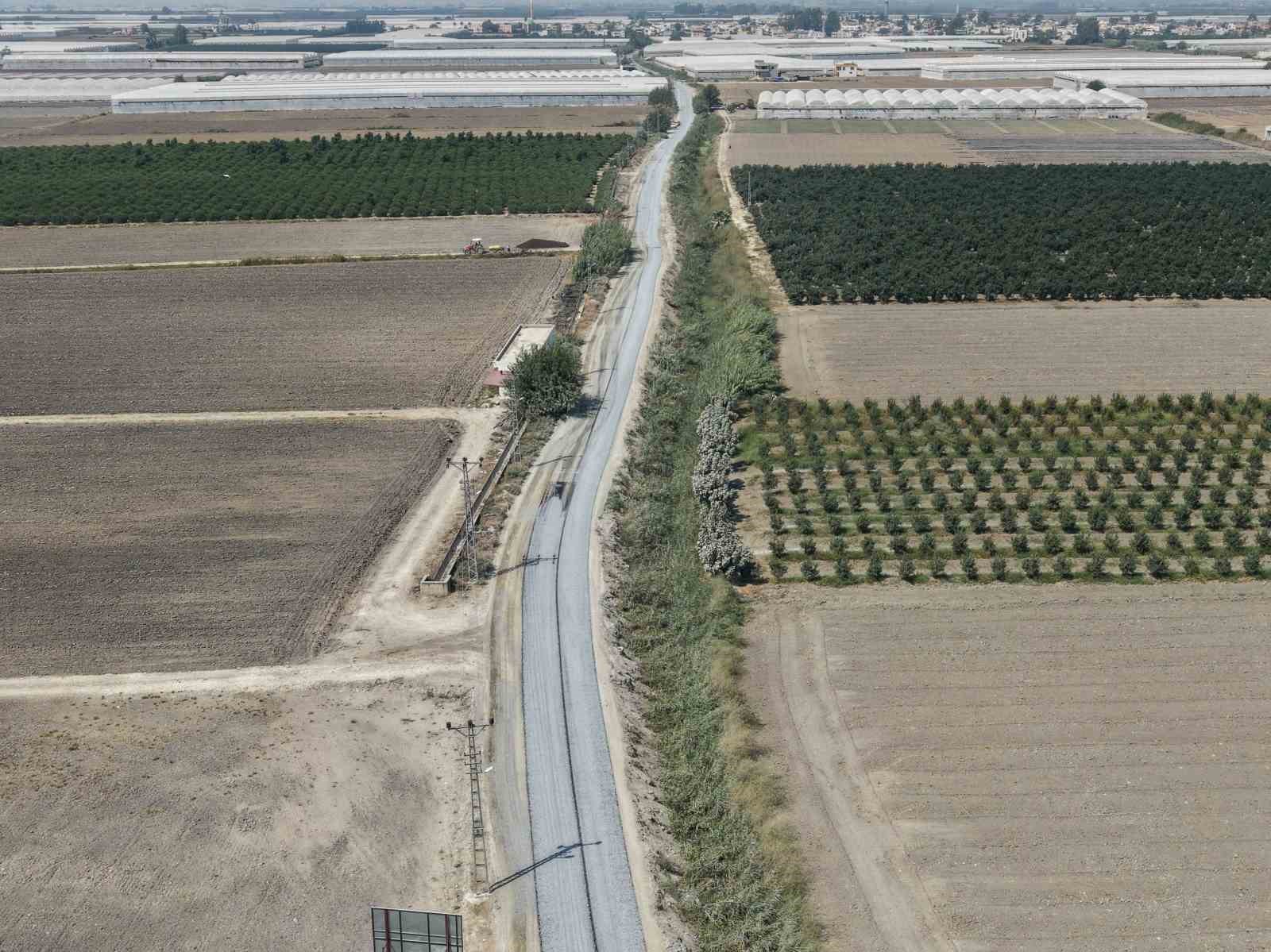 Tarsus’ta tarımsal ulaşım için 4 bin 200 metrelik yol yenilendi