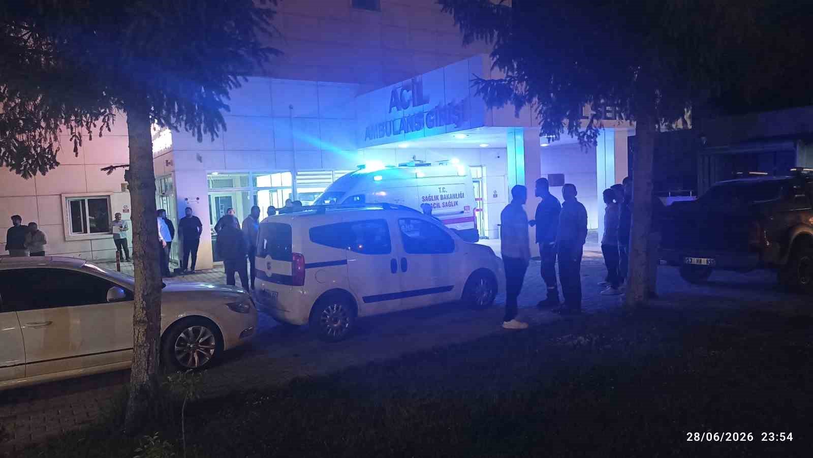 Sivas&rsquo;ta s&ouml;zl&uuml; tartışma silahlı kavgaya d&ouml;nd&uuml;: 1 ağır yaralı