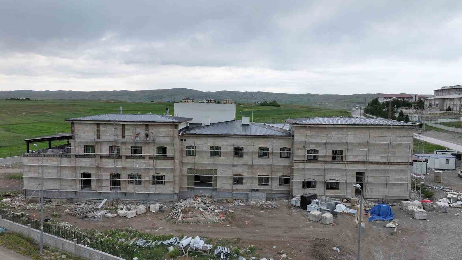 Hafik Devlet Hastanesi inşaatında sona yaklaşıldı