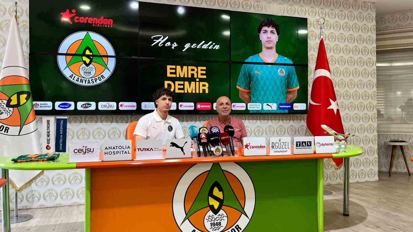 Alanyaspor, Emre Demir ile 3 yıllık sözleşme imzaladı