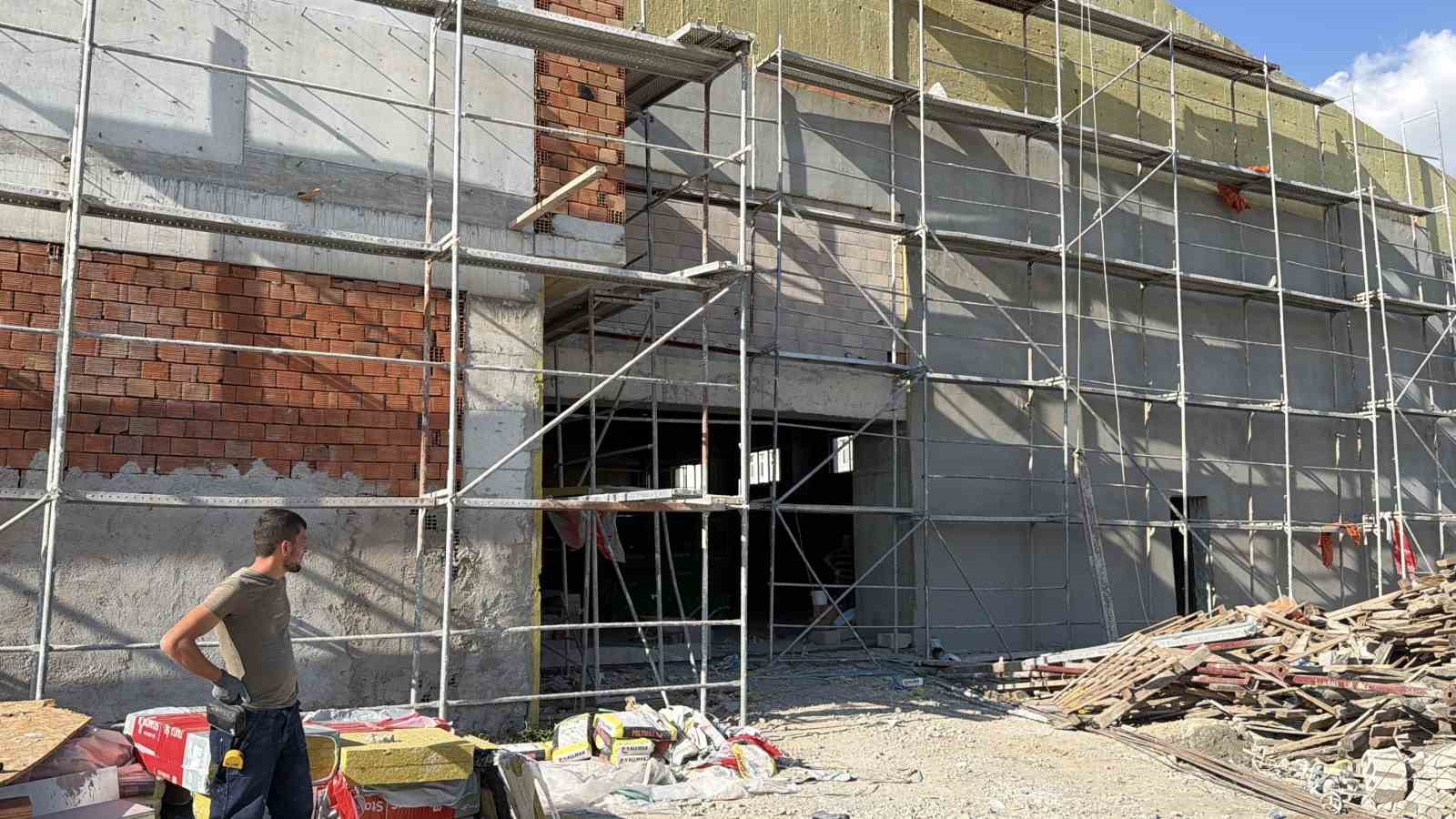 Bolu’da inşatta iskeleden düşen işçi yaralandı