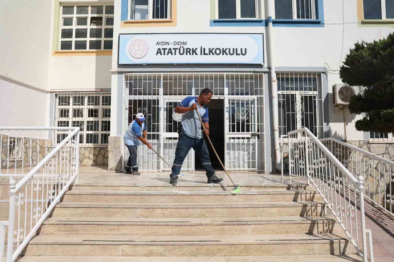 Başkan Gen&ccedil;ay: "&Ouml;ğrencilerimizin temiz ve sağlıklı ortamlarda eğitim alması &ouml;nceliğimiz"