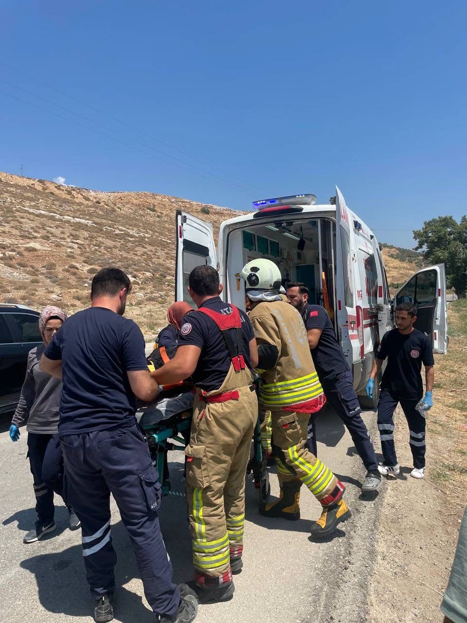 Kırıkhan’da tarlaya uçan otomobilin sürücüsü yaralandı