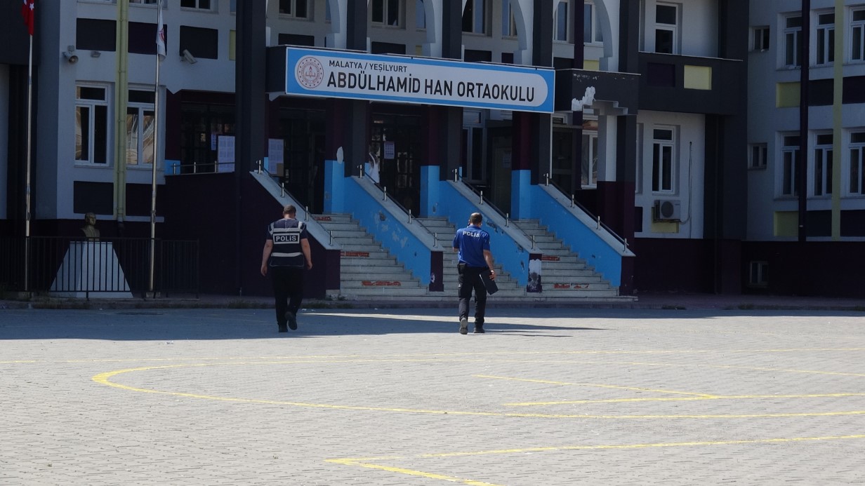 LGS maratonu sona erdi: Kimliğini unutan da oldu geç kalan da
