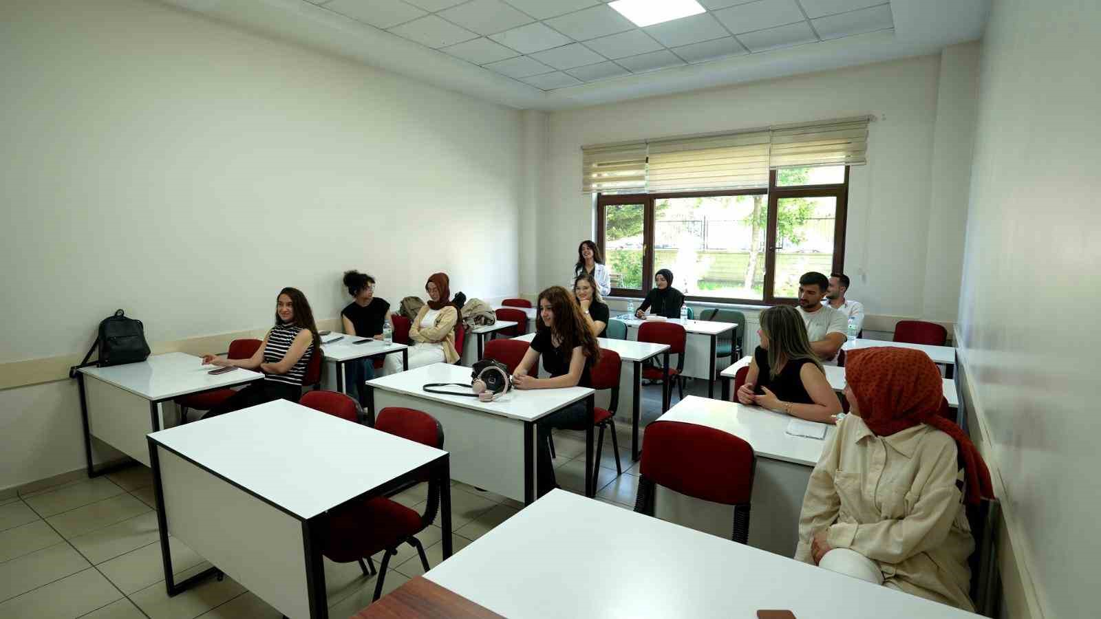 Ücretsiz İngilizce ve Almanca Konuşma Kulübü açıldı