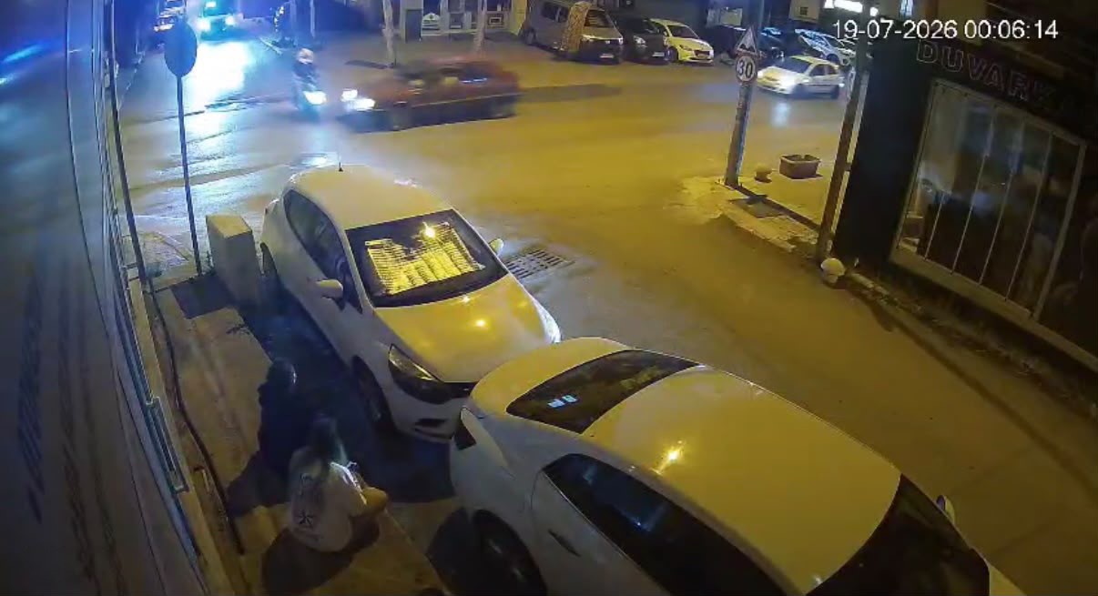 Kocaeli&rsquo;de otomobil motosikletle &ccedil;arpıştı: 1 yaralı