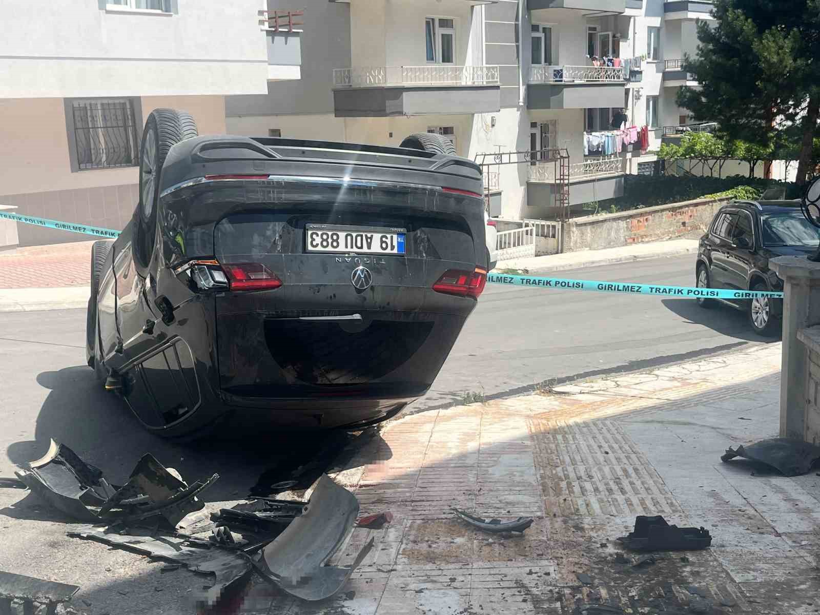 &Ccedil;orum&rsquo;da cip ile otomobil &ccedil;arpıştı: 2 yaralı