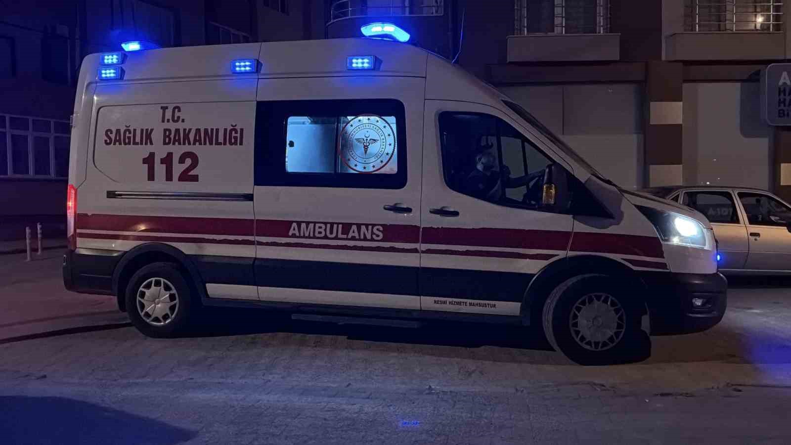 Bolu’da alkollü şahıs, ayağa kalkamayınca sedyeyle taşındı