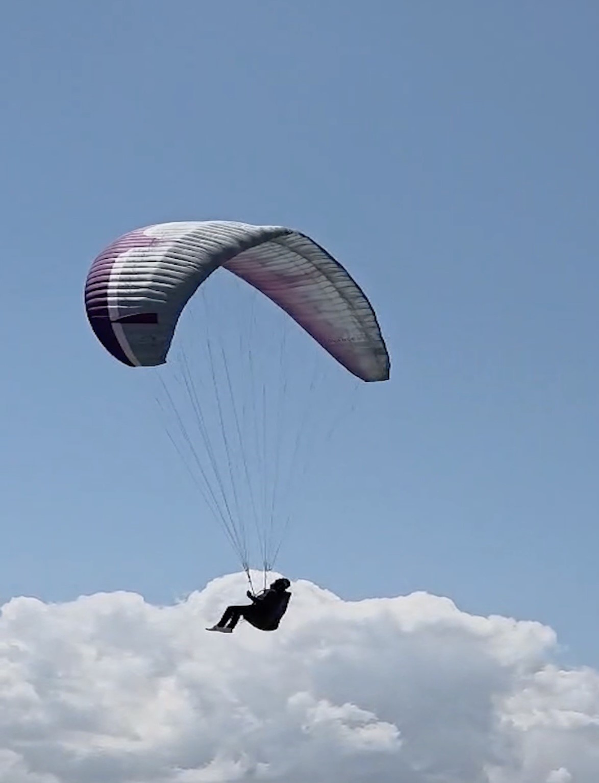 &Ccedil;orum&rsquo;da yama&ccedil; paraş&uuml;t&uuml; pilotunun d&uuml;şme anı kamerada