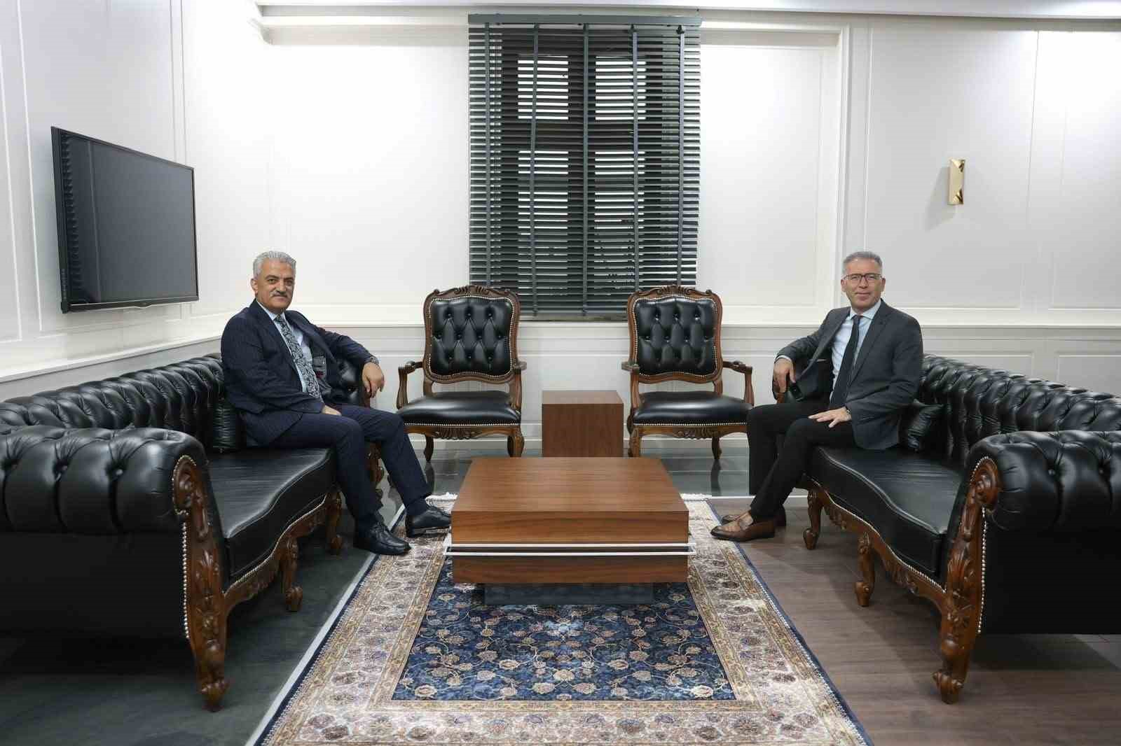 Vali Makas&rsquo;tan Başsavcı &Uuml;nalan&rsquo;a hayırlı olsun ziyaretinde bulundu