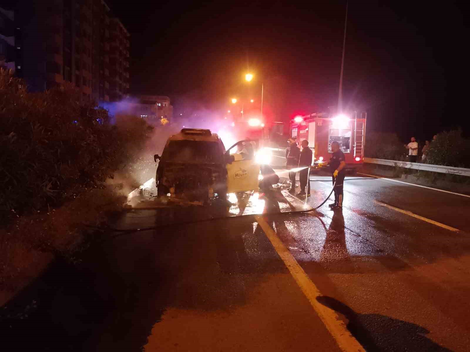Giresun’da seyir halindeki otomobil alev alev yandı