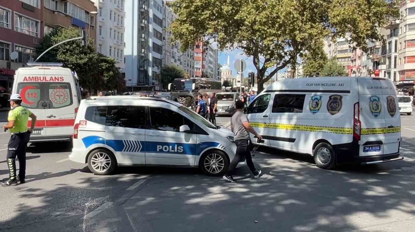 Fatih’te feci kaza: Yayalara yanan kırmızı ışığı dikkate almadan yolun karşısına geçince hayatından oldu