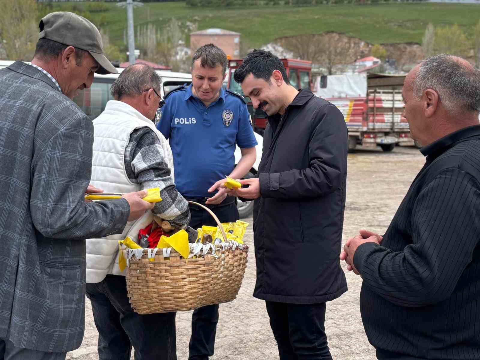 Kaymakam Tutal&rsquo;dan Kurban Pazarı ziyareti