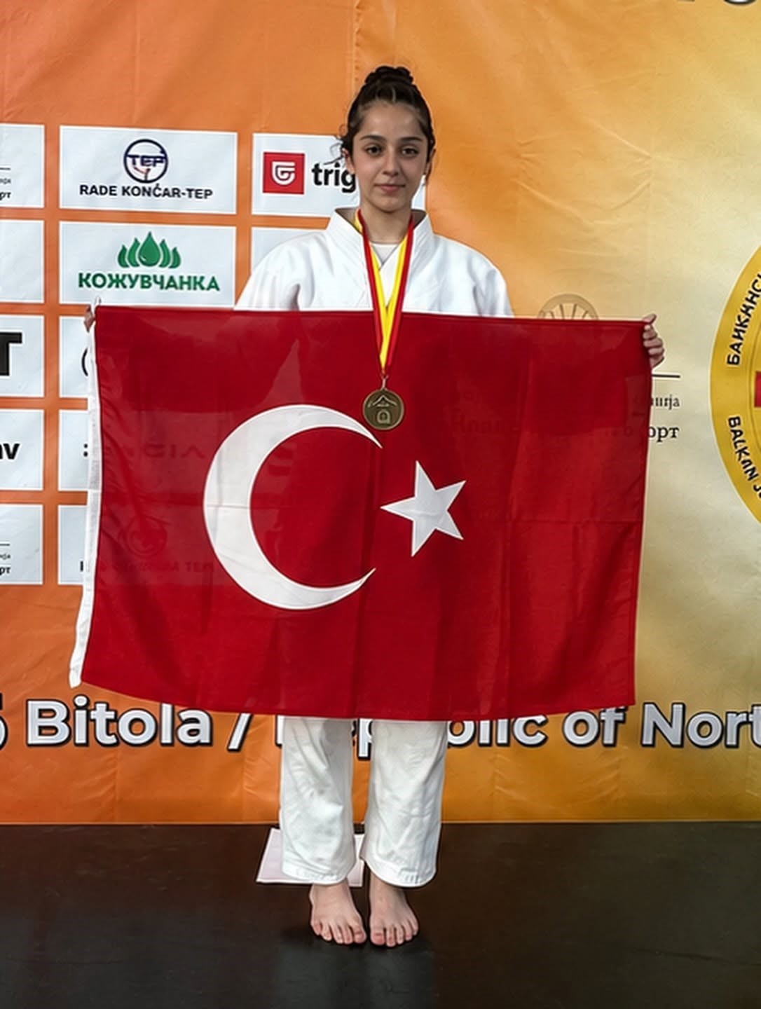 Manisalı sporcular Balkan Şampiyonası’ndan 4 madalya ile döndü