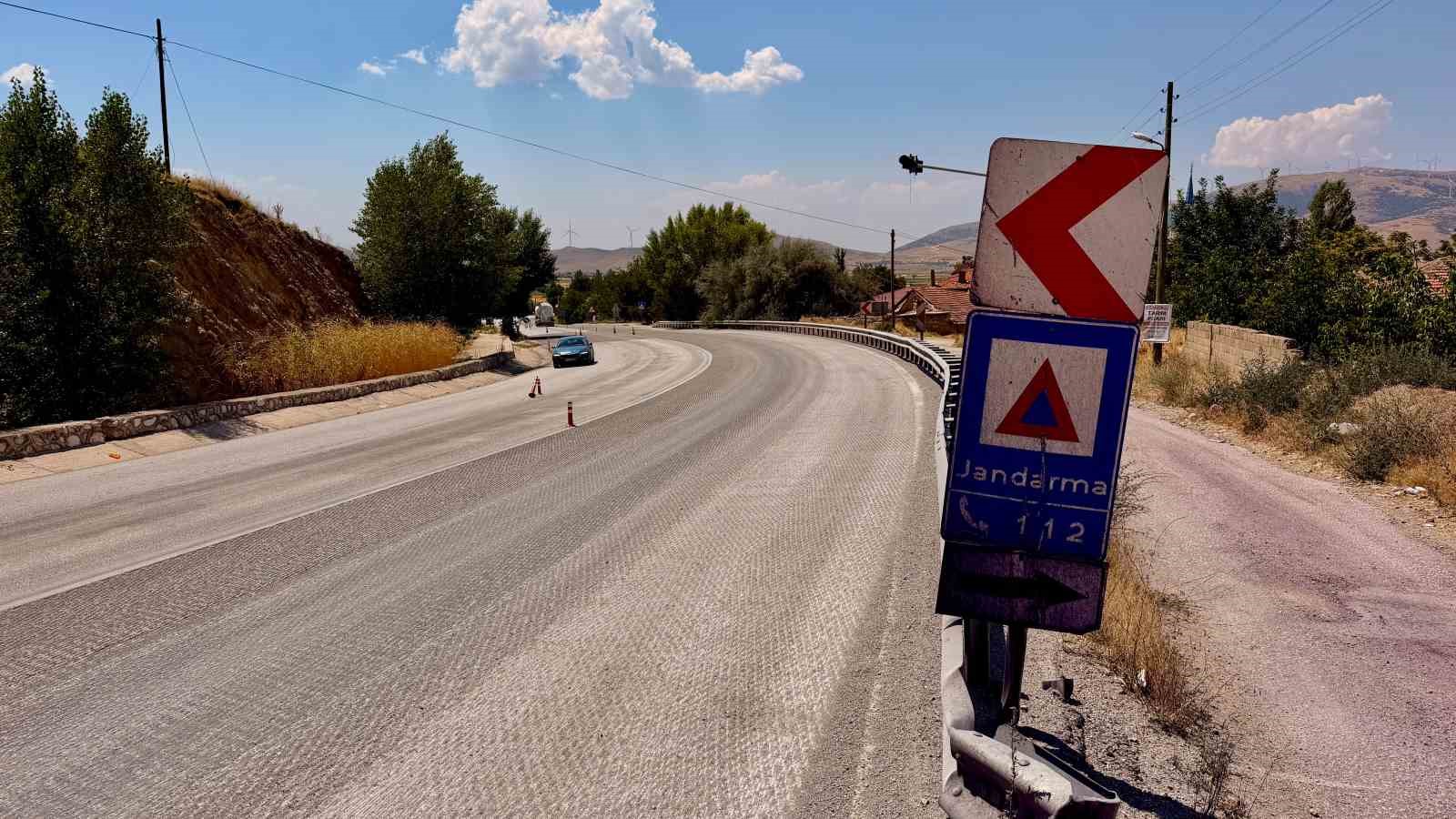 Aracları mor renge boyayan yolla ilgili ilgin&ccedil; &ccedil;&ouml;z&uuml;m: