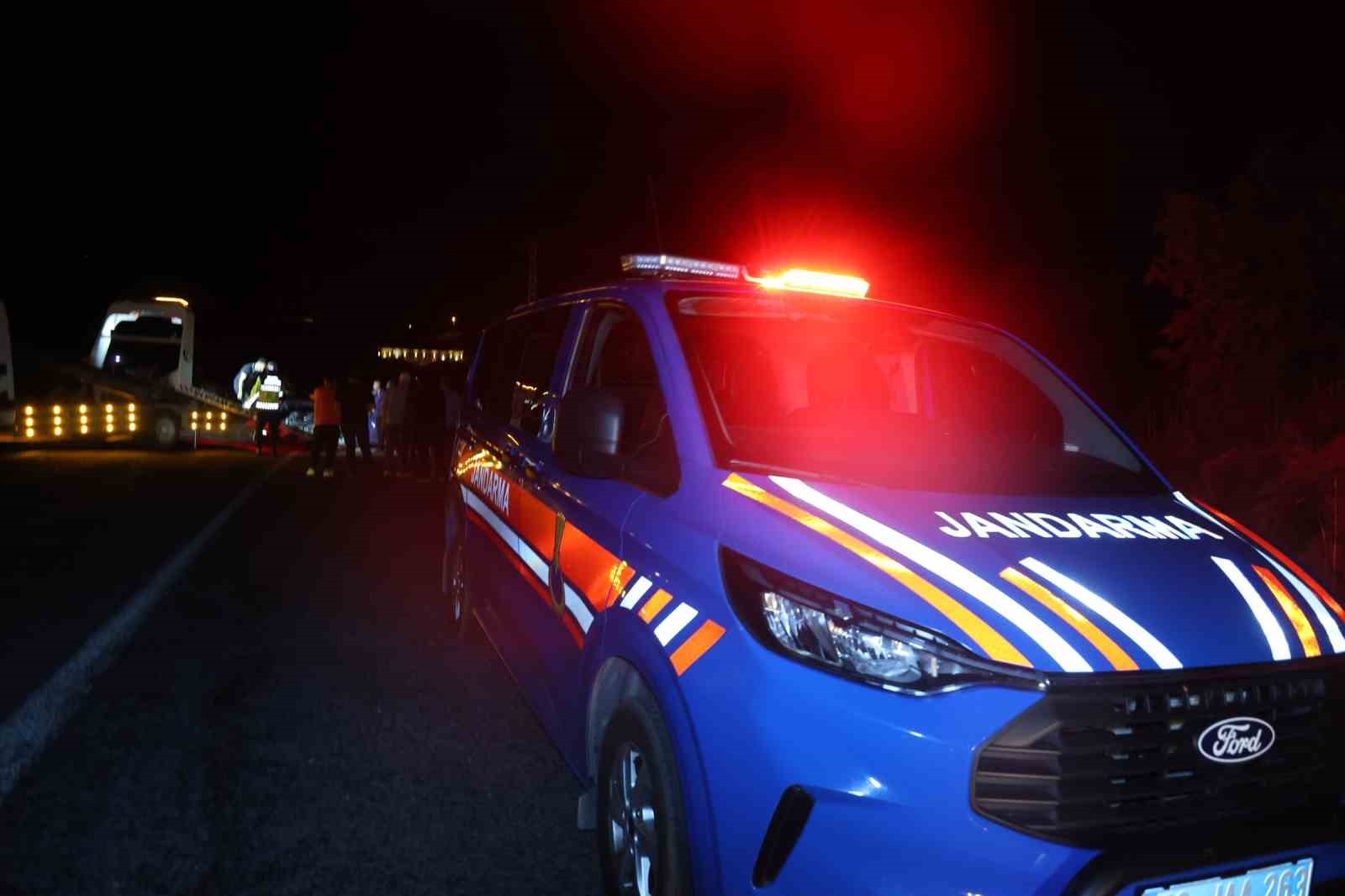 Hatalı sollama faciaya neden oldu: 1 &ouml;l&uuml;, 5 yaralı