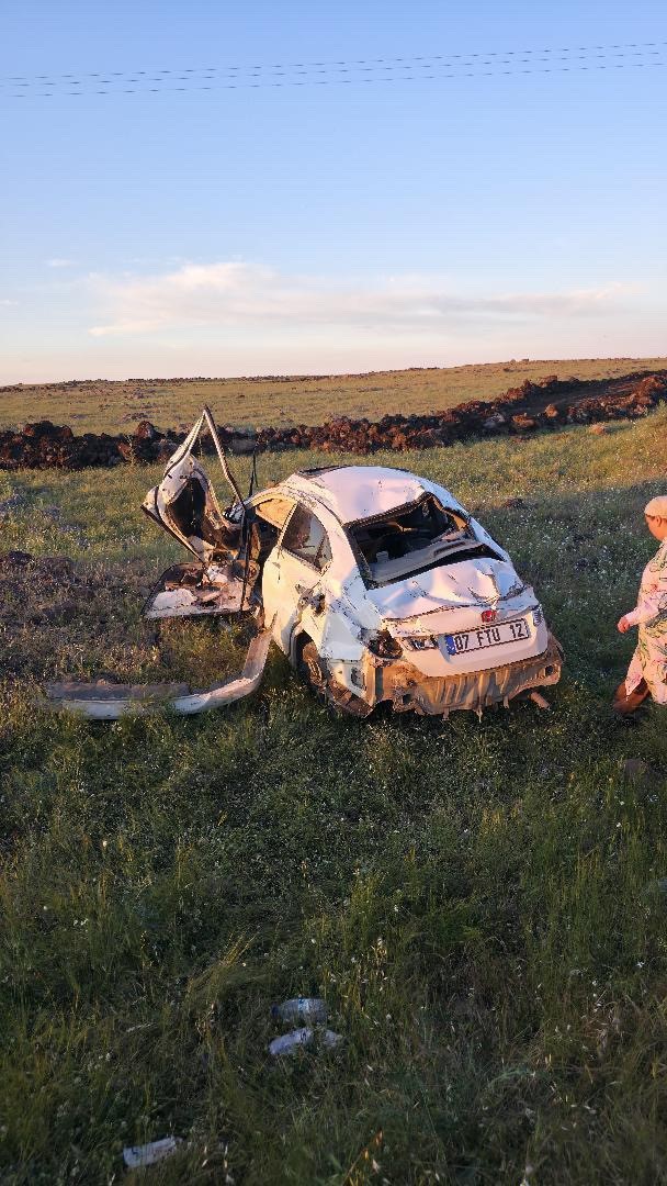 Siverek&rsquo;te takla atan otomobilde 2&rsquo;si bebek 5 kişi yaralandı