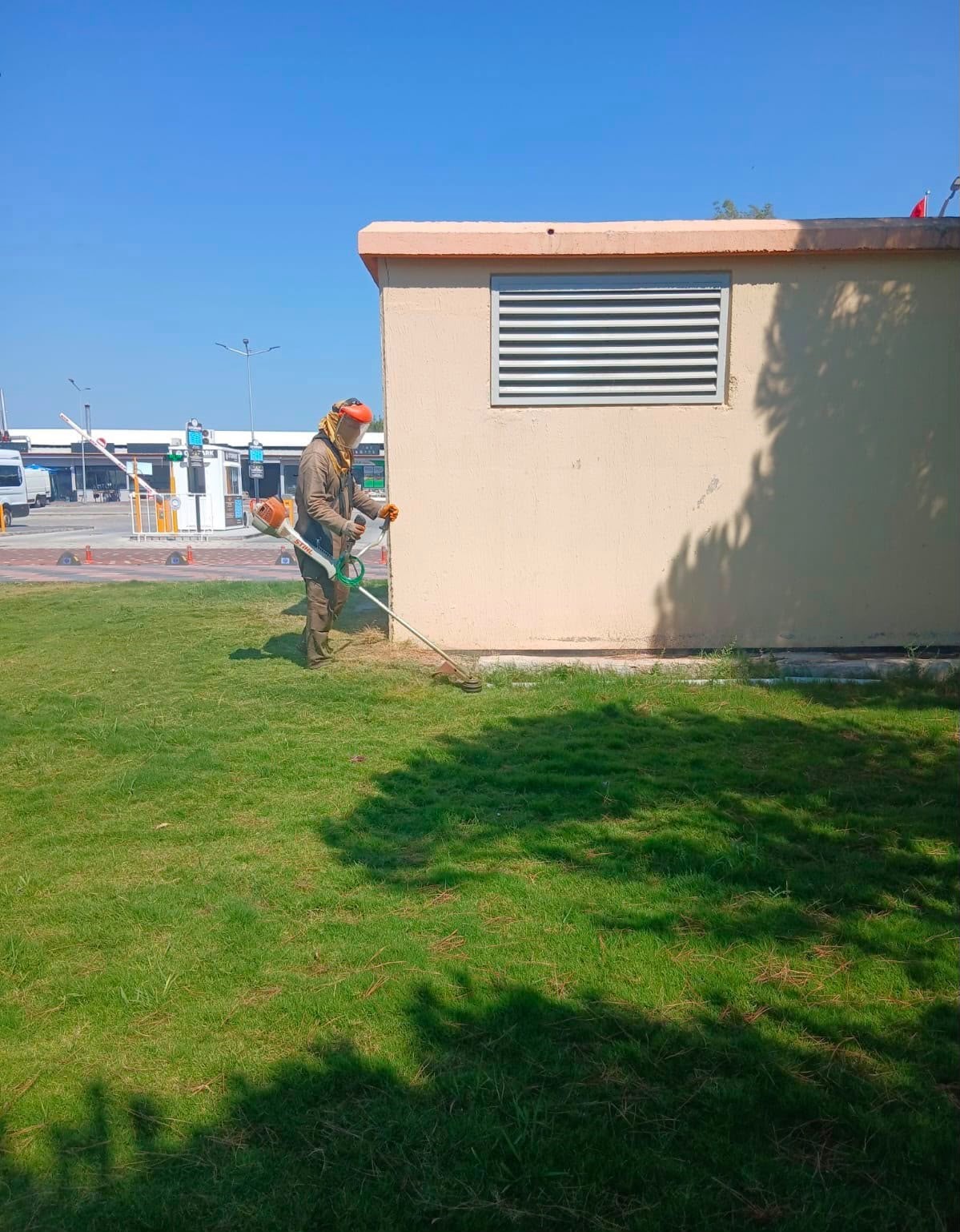 Didim Belediyesi yeşil alanlarda bakım ve d&uuml;zenleme &ccedil;alışmalarını s&uuml;rd&uuml;r&uuml;yor