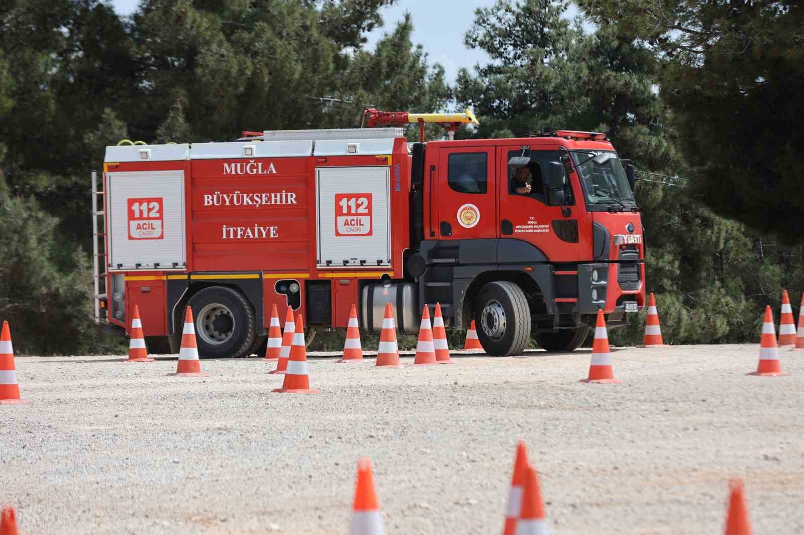 Muğla B&uuml;y&uuml;kşehir Belediyesi itfaiye personeline kapsamlı eğitim desteği