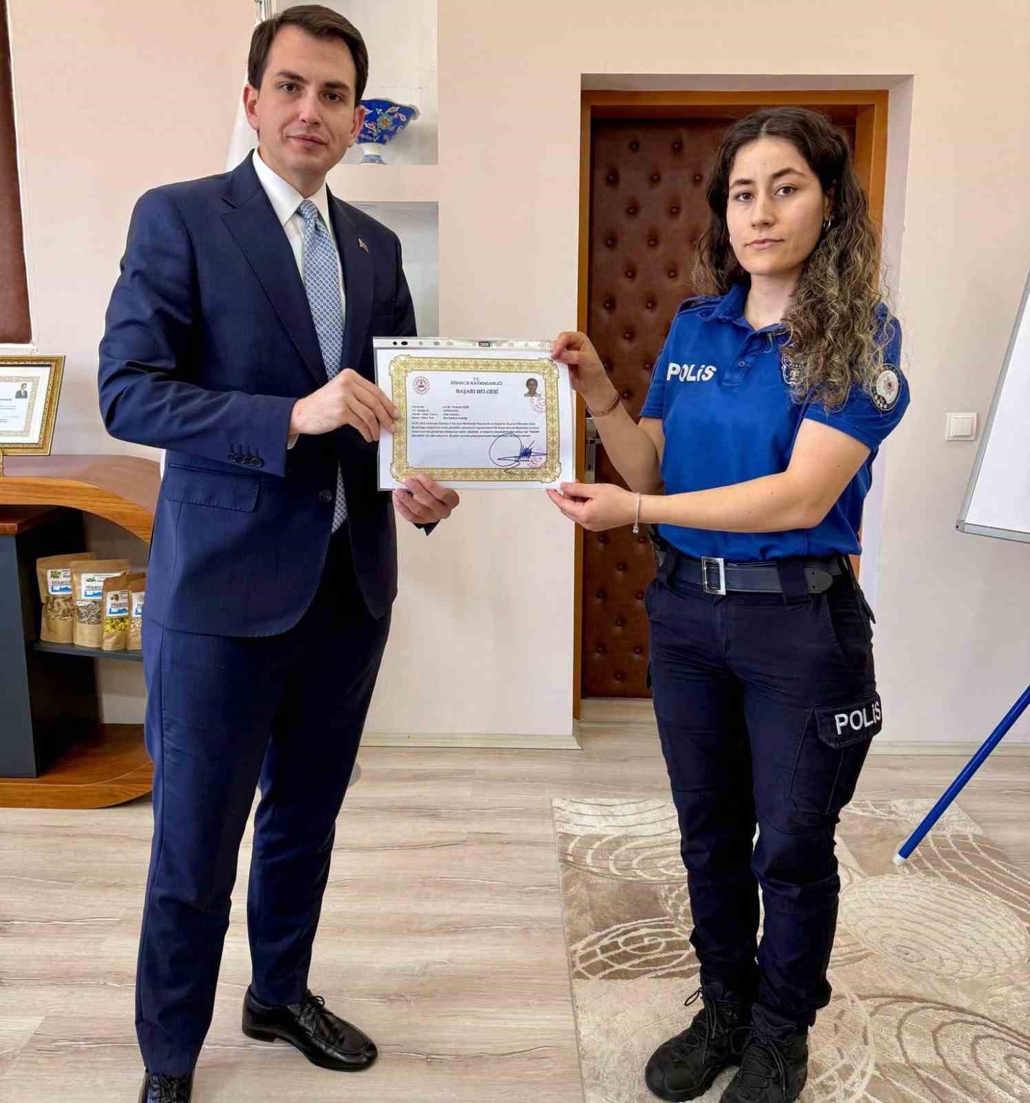 Hisarcık’ta emniyet personeline Başarı Belgesi