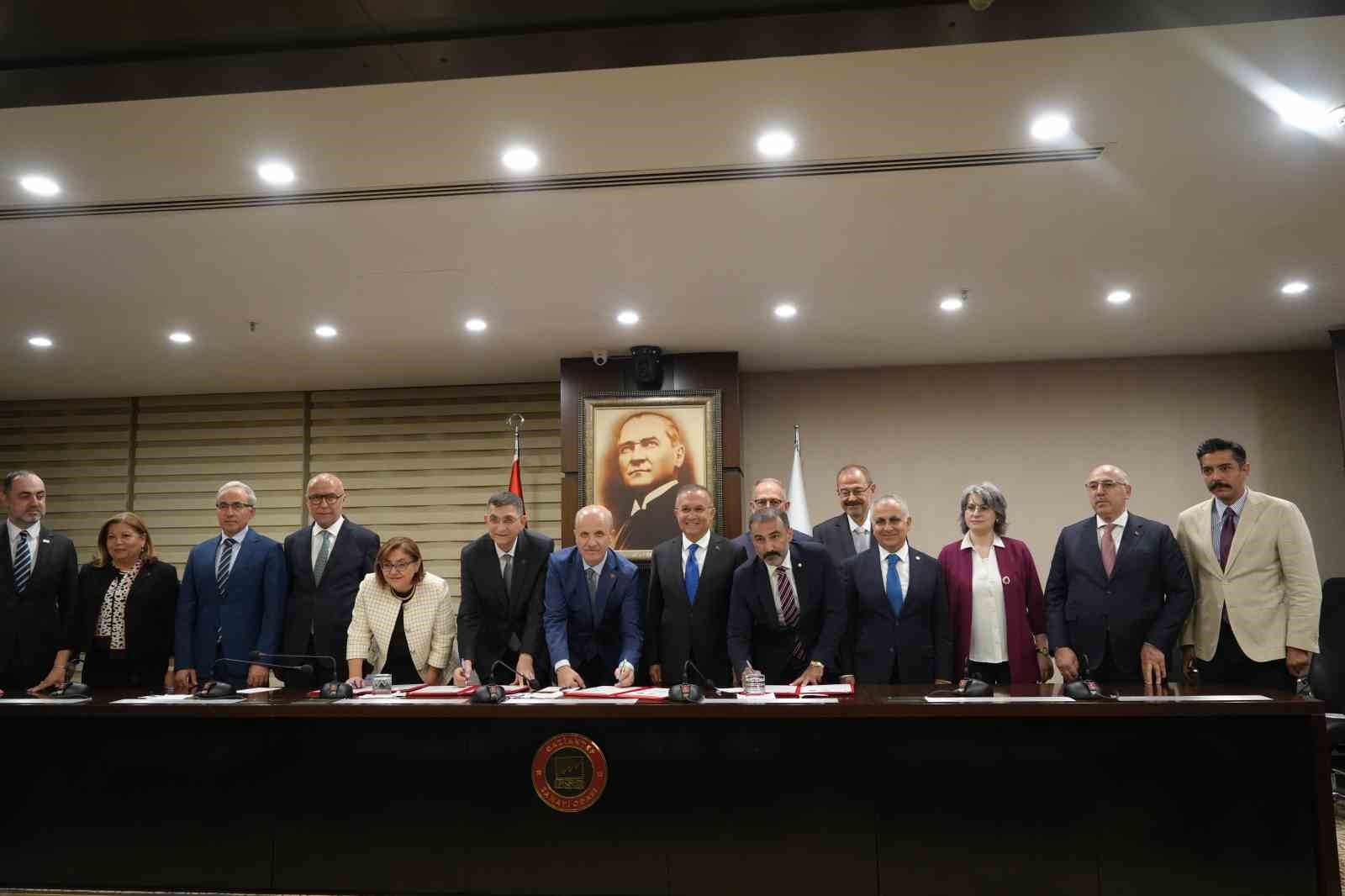 Y&Ouml;K&rsquo;ten mesleki eğitimde tarihi d&ouml;n&uuml;ş&uuml;m: &Ouml;ğrenciler kamp&uuml;sten işletmeye ge&ccedil;iyor