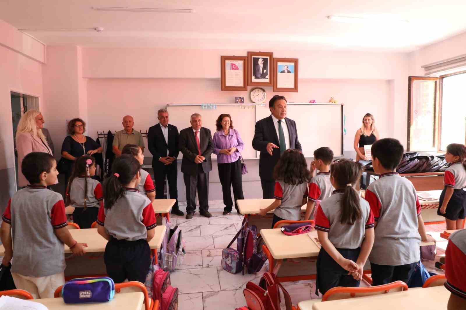 Tunceli’de öğrencilere 500 paket kırtasiye desteği