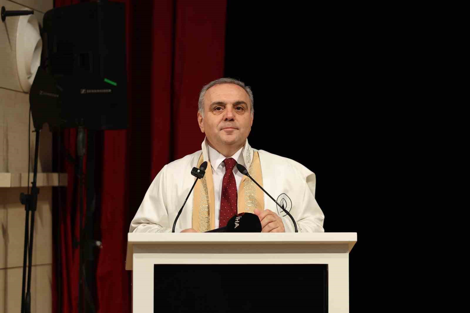 ER&Uuml; Mimarlık Fak&uuml;ltesi&rsquo;nde mezuniyet sevinci