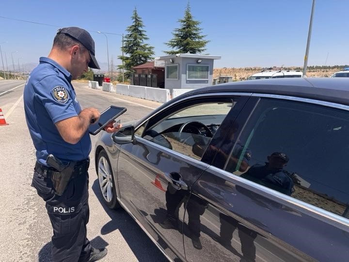 Karaman’da polisin yakaladığı 10 kişi tutuklandı