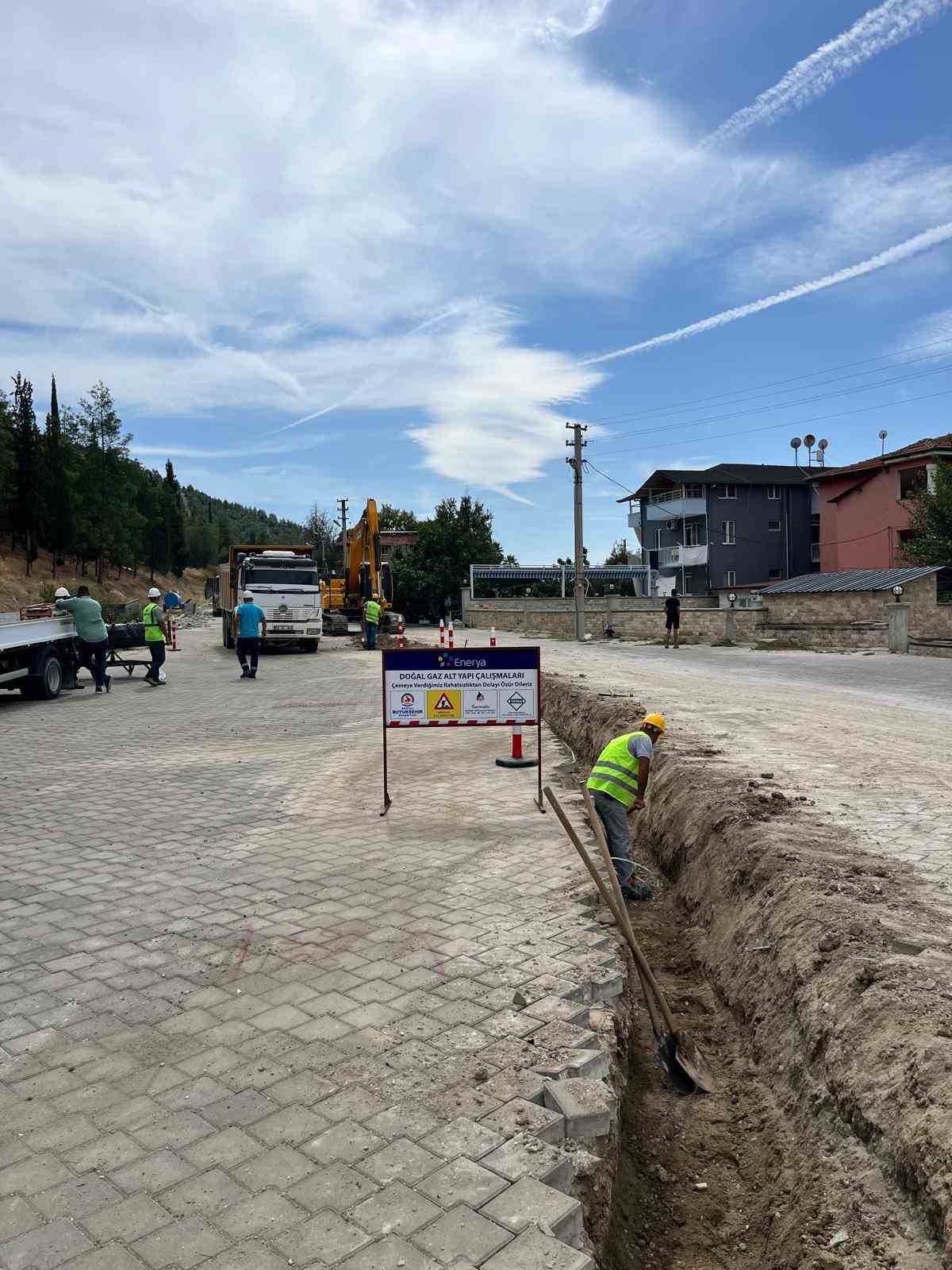 Karahayıt’ta doğal gaz için ilk kazma vuruldu
