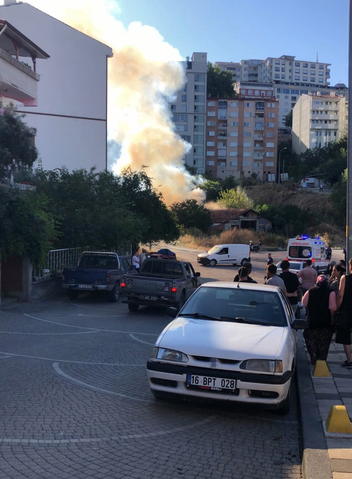 Bilecik&rsquo;te ot yangını depoya sı&ccedil;radı, faciadan d&ouml;n&uuml;ld&uuml;