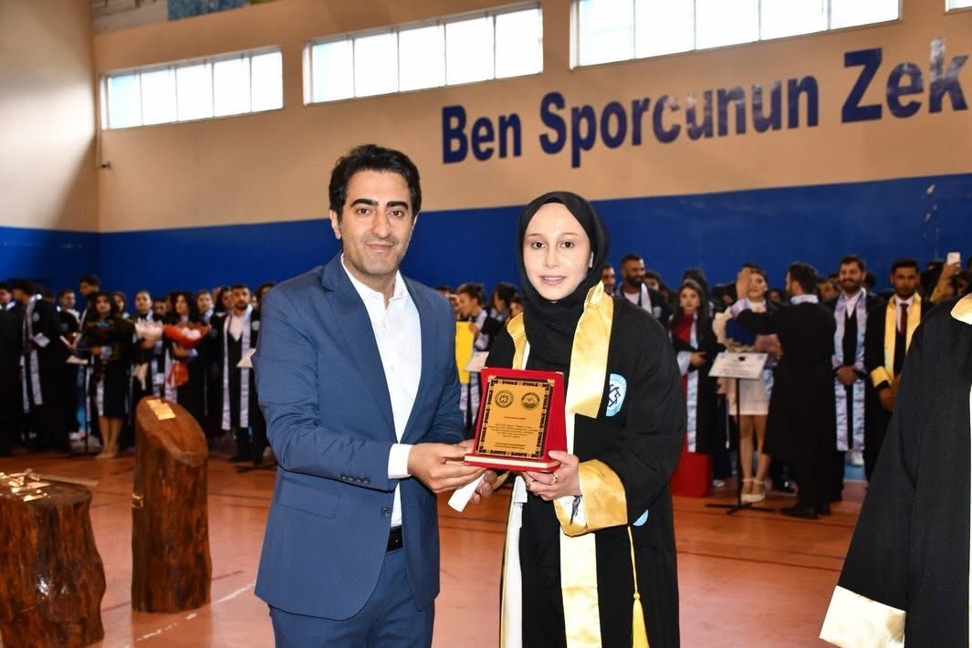 Sarıkamış Spor Bilimleri Fakültesi’nde mezuniyet coşkusu