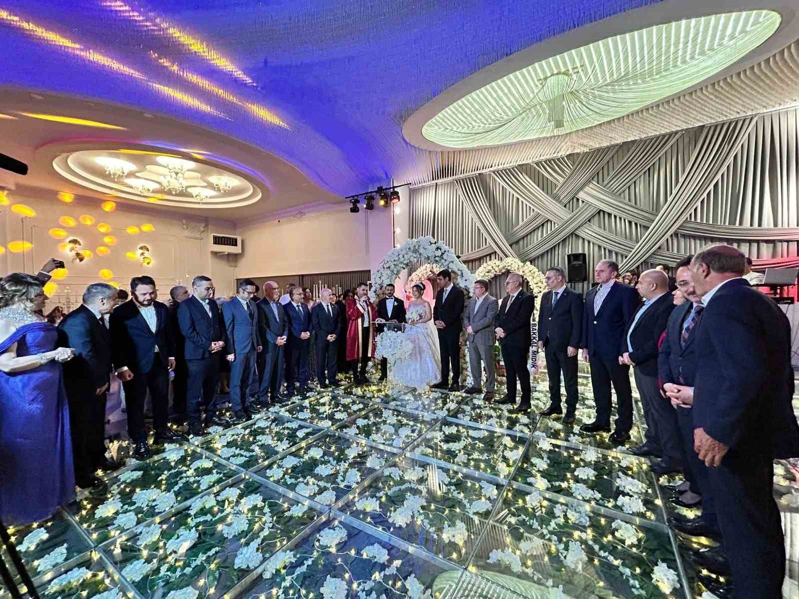 Uşak&rsquo;ta 15 şahitli nikah t&ouml;reni
