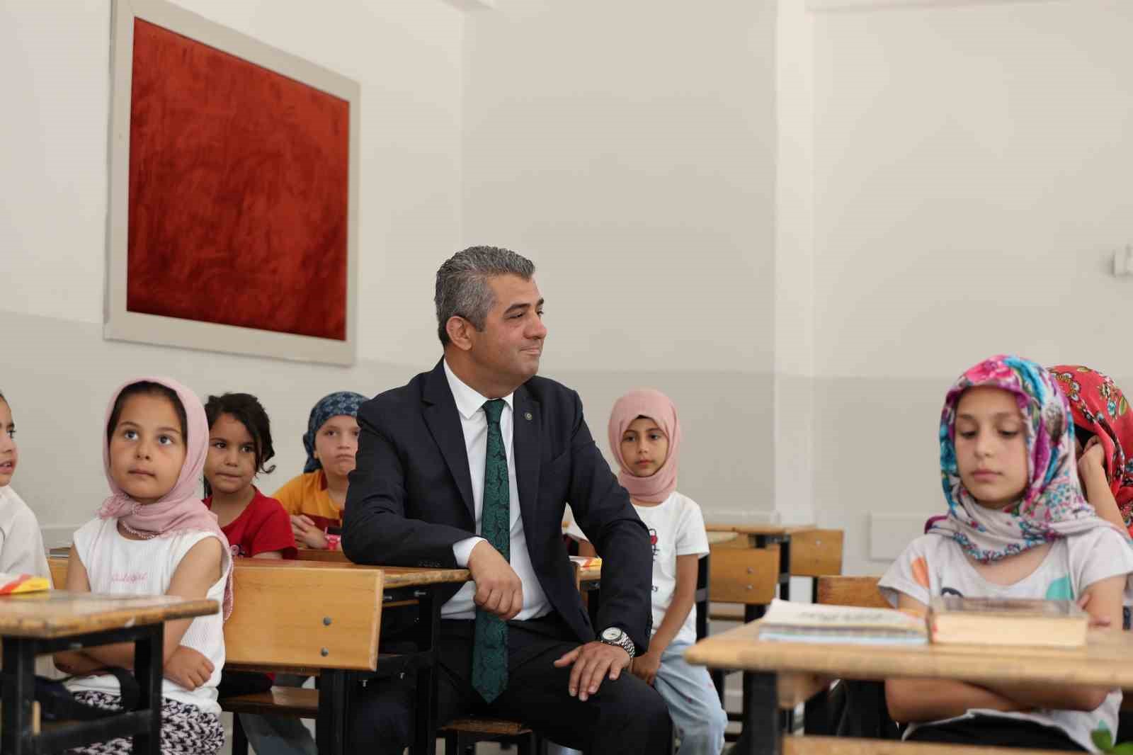 Yaz kurslarında çocukların neşesi geleceğe umut oluyor