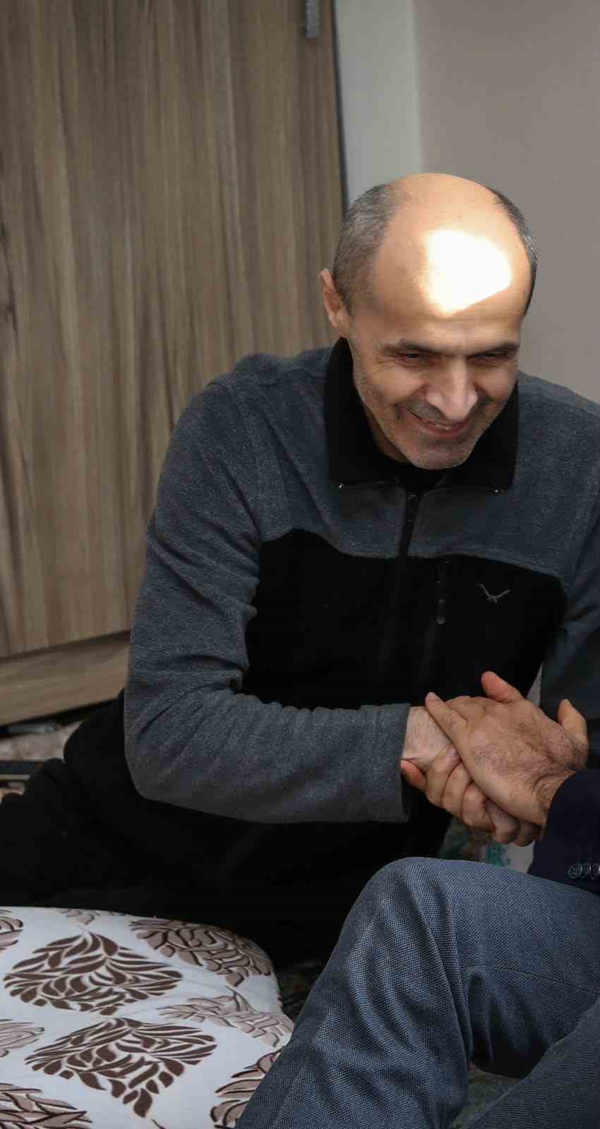 Ankara’dan getirilen gazi Mirza Keskin’in naaşı, Yüksekova’da düzenlenen törenle toprağa verildi
