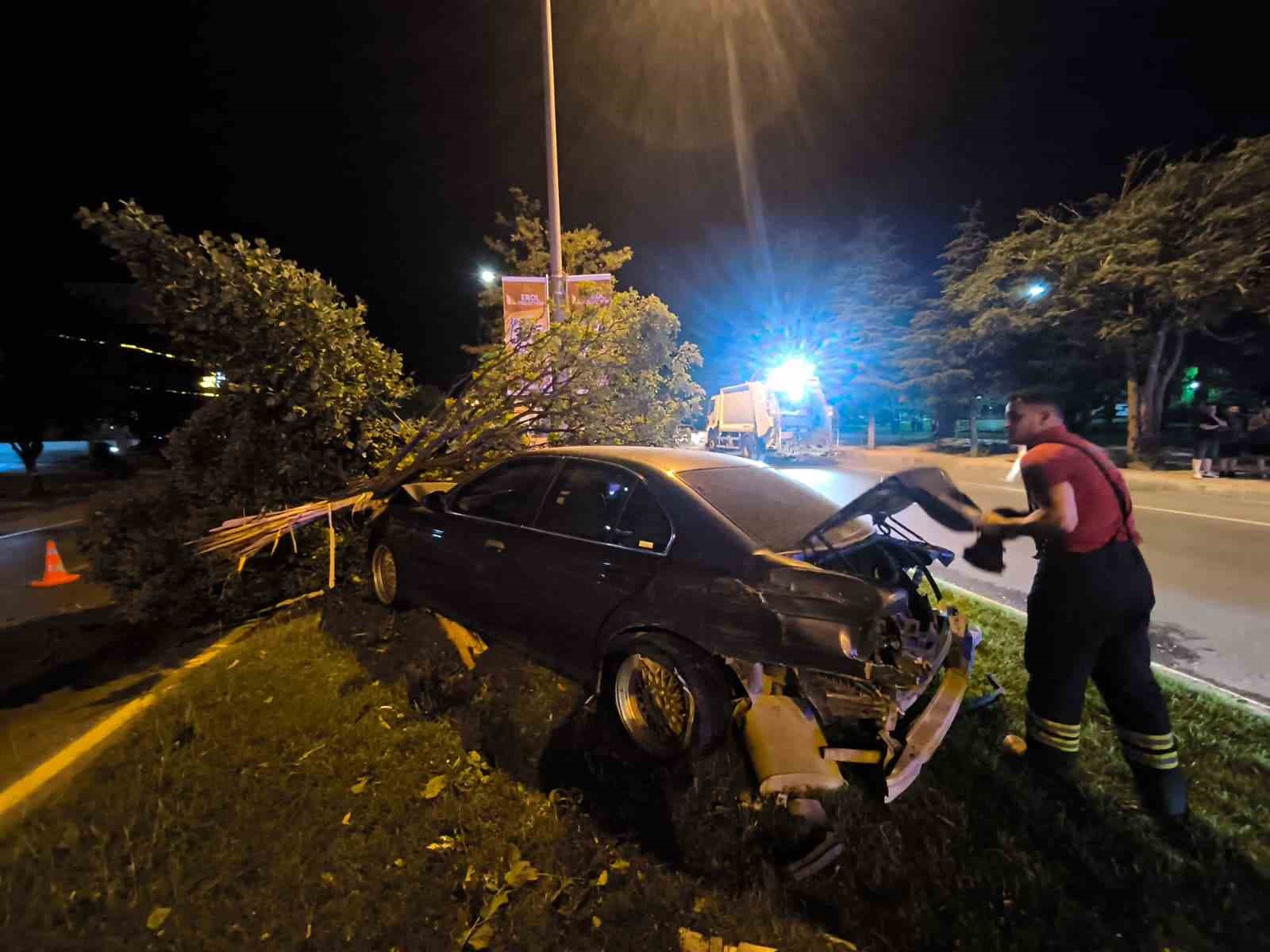 Erzincan’da iki otomobil çarpıştı: 1 kişi yaralandı
