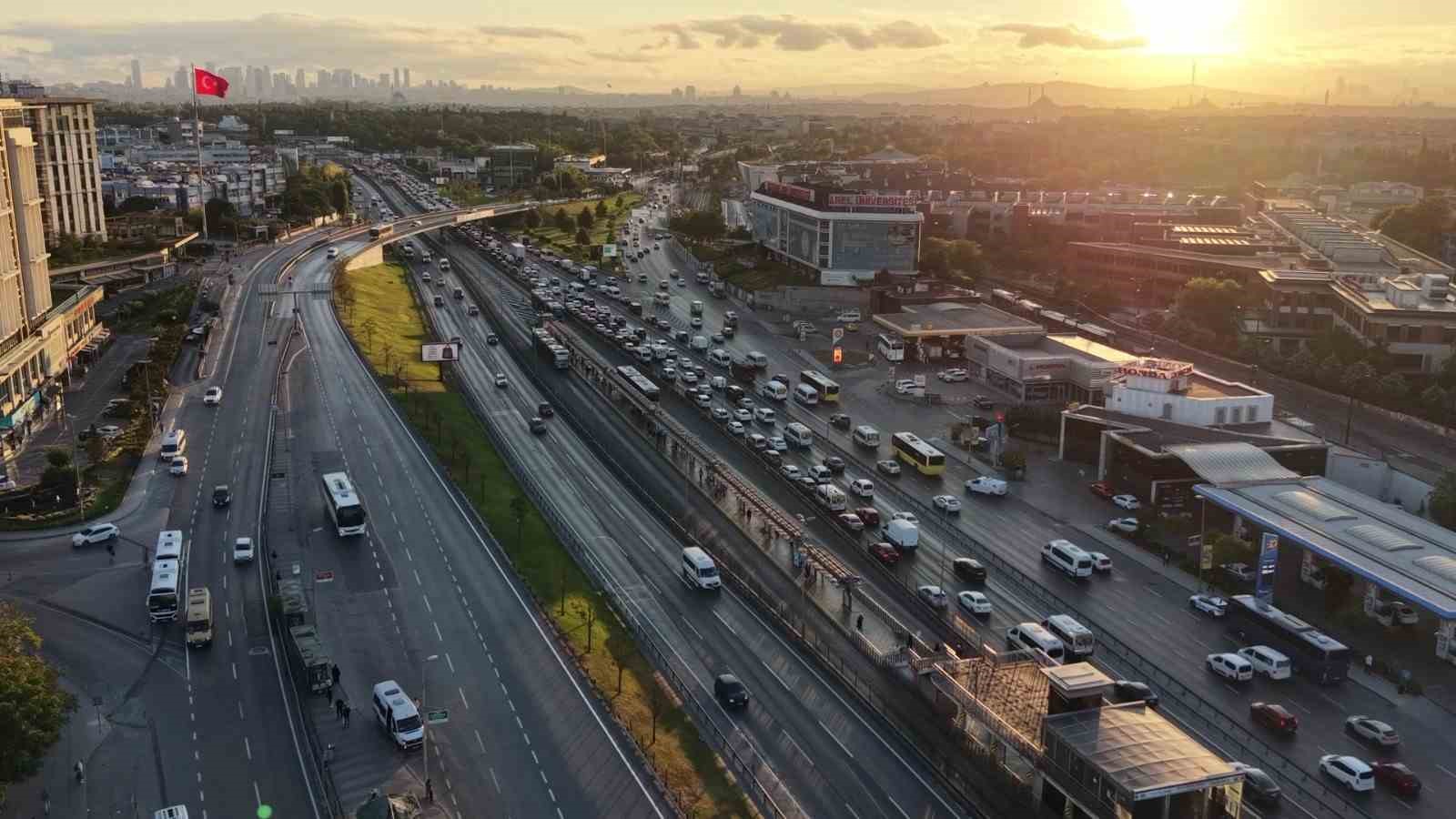 Valilik kararı sonrası okulların ilk günü trafik yüzde 51 olarak ölçüldü