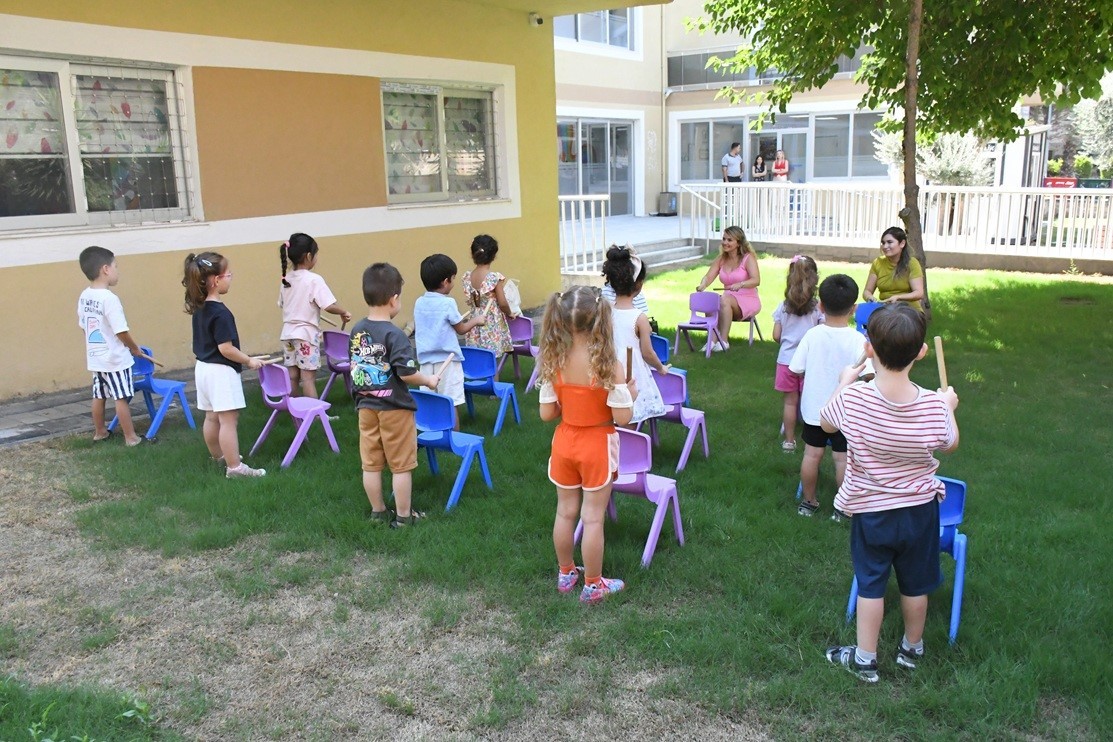 Kuşadası&rsquo;nda miniklerin eğitim yolculuğu &Ccedil;ocuk Gelişim Merkezi&rsquo;nde s&uuml;r&uuml;yor