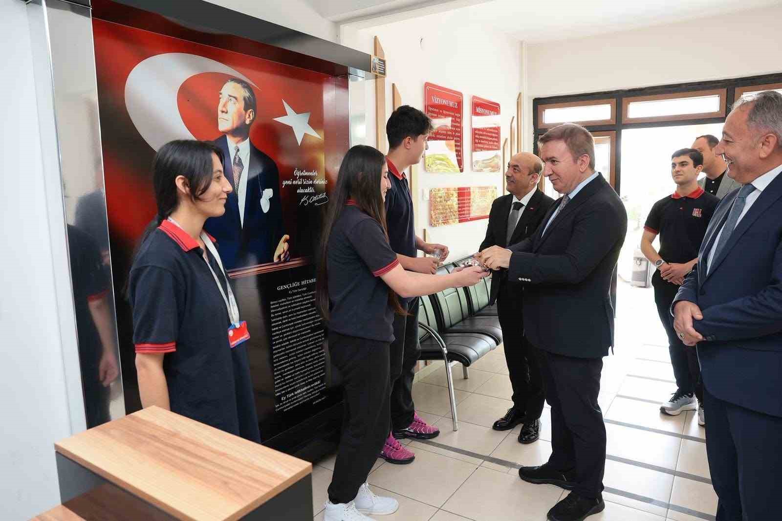 Vali Aydoğdu, Ulalar Anadolu Lisesi&rsquo;nde &ouml;ğrenci ve &ouml;ğretmenlerle buluştu