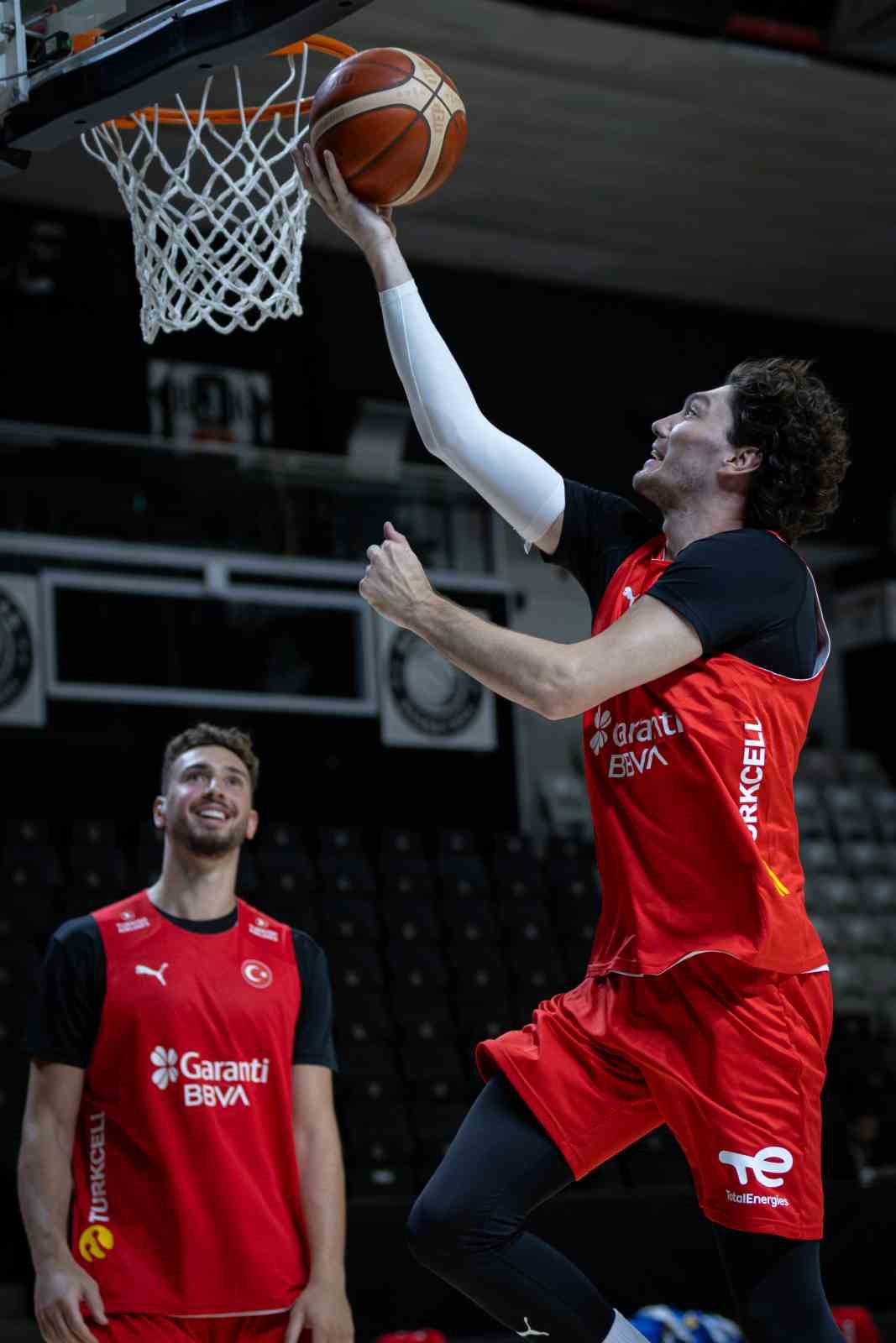 Bakan Bak, A Milli Basketbol Takımı&rsquo;nın antrenmanını takip etti