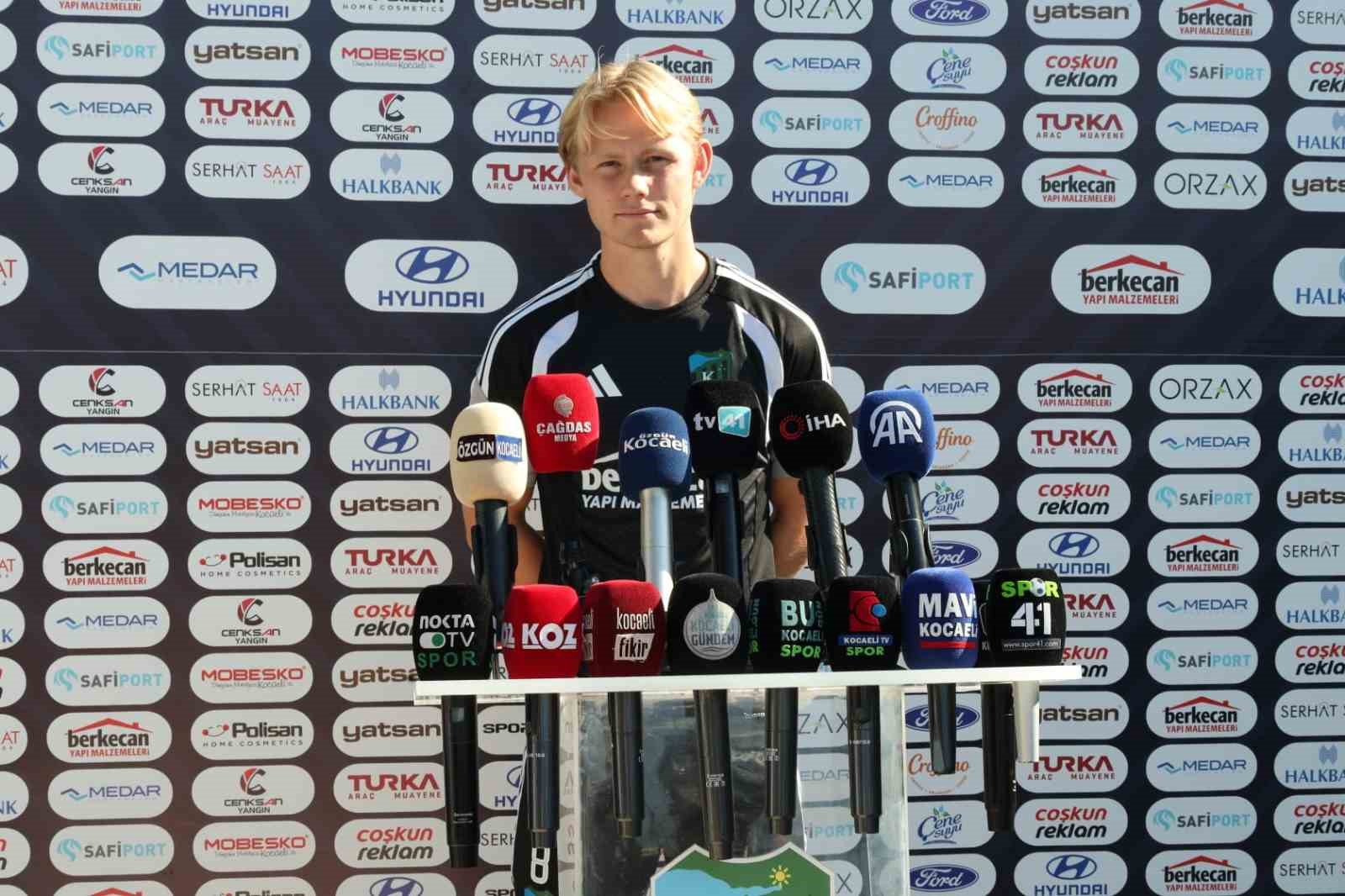 Florian Aye: "Takım ruhuyla hareket edip gol arayışında olan Florian g&ouml;receksiniz"