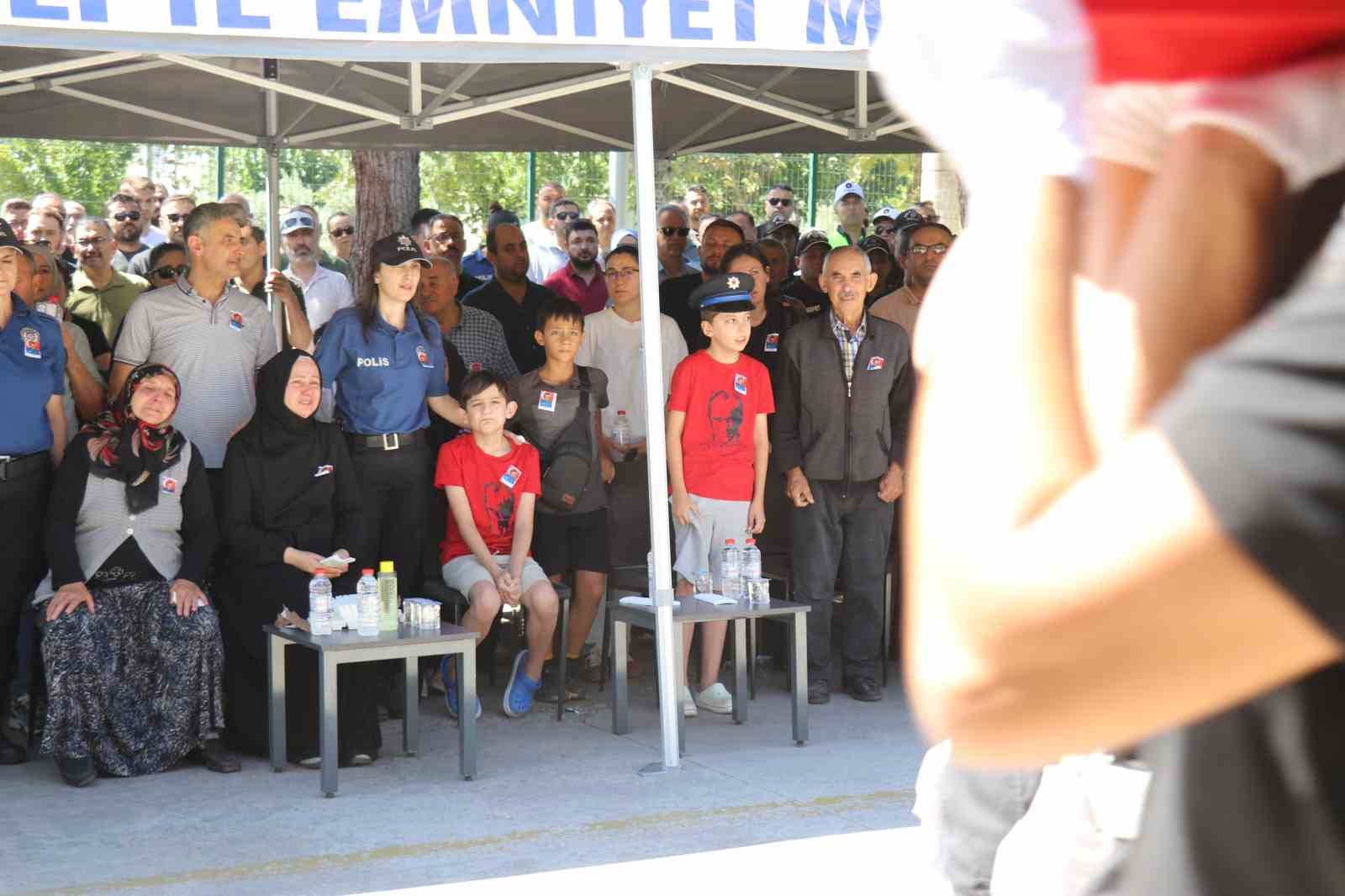 Görevi başında vefat eden polis memuru memleketine uğurlandı