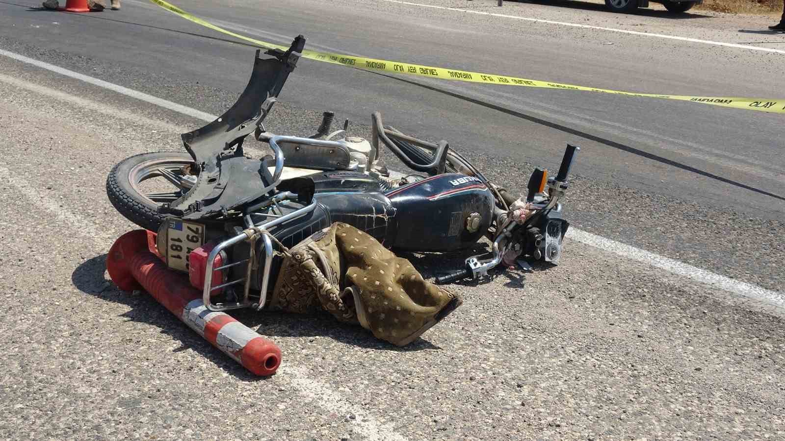 Kilis&rsquo;te otomobil ile &ccedil;arpışan motosikletin s&uuml;r&uuml;c&uuml;s&uuml; hayatını kaybetti
