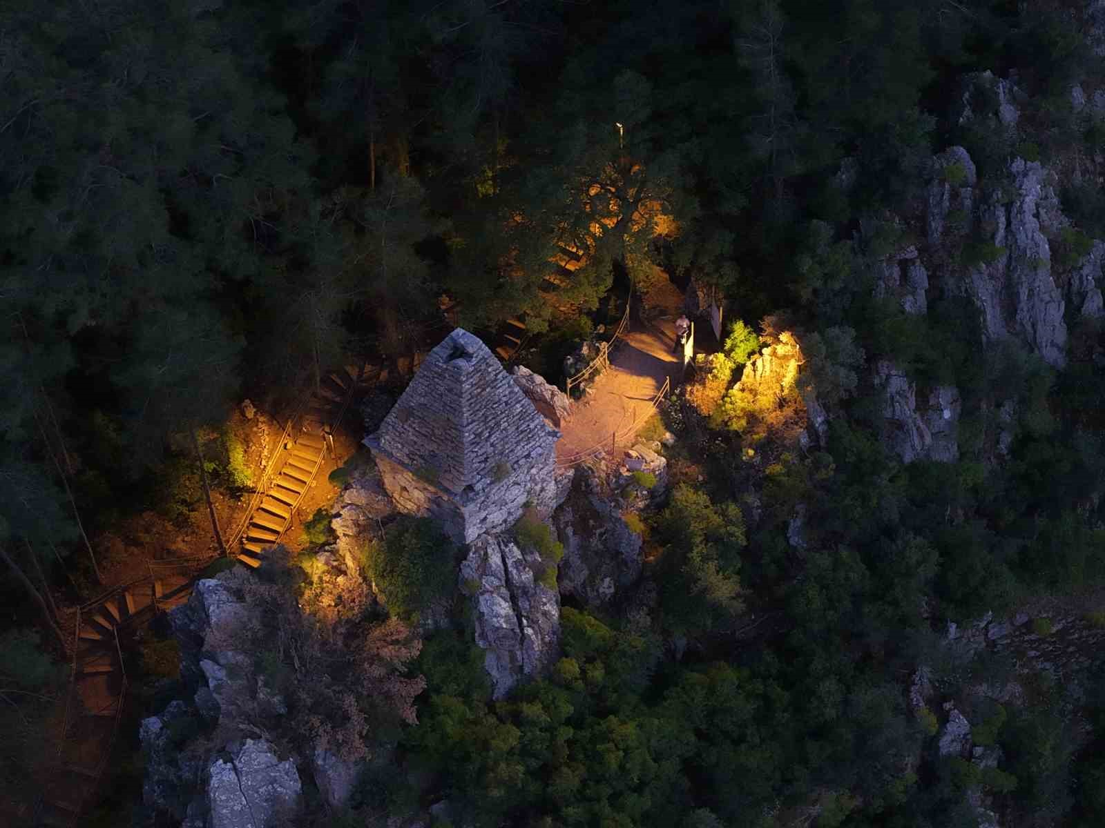 Diagoras’ın Piramit Mezarı gece aydınlatmasıyla yeni görünümüne kavuştu