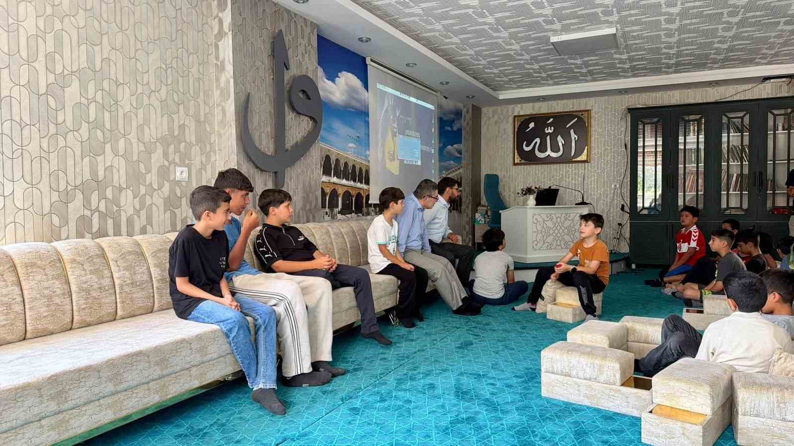 Yaz Kur’an kurslarında eğitim heyecanı yerinde paylaşılıyor