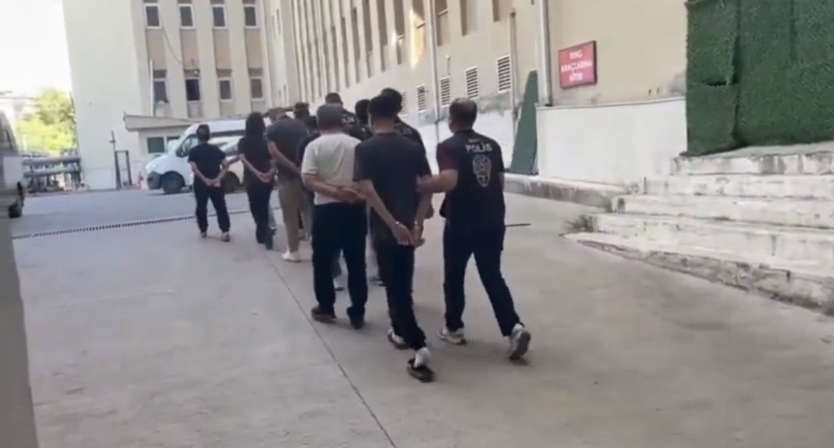 Rojin Kabaiş, Hiranur Nilgün Aygar ve Kıvanç Uman’ın ailelerini hedef alam siber zorbalara operasyon