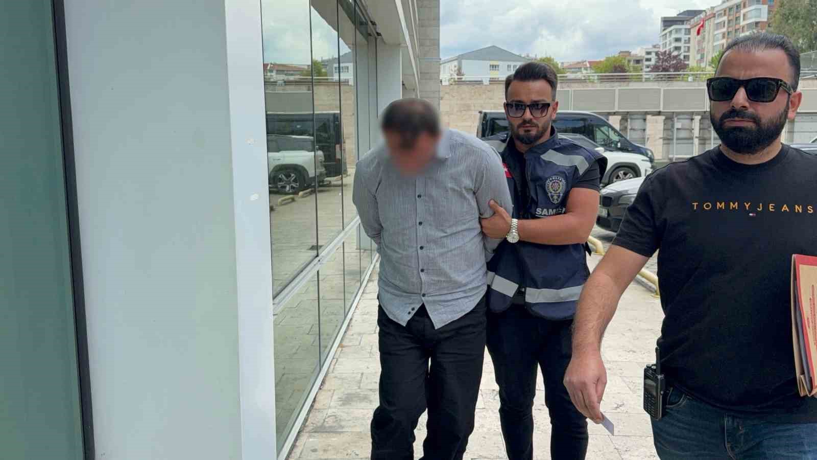 Semt pazarında genç kadına elle tacize gözaltı