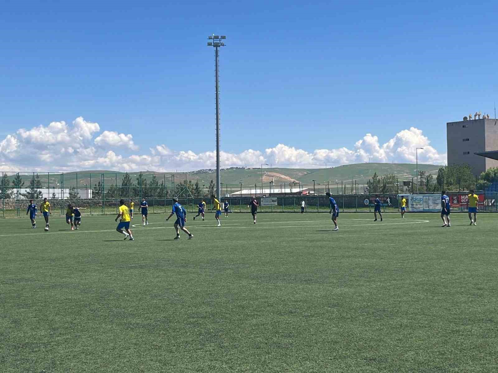 Kurtalan’da Liseler Arası Futbol Turnuvasının Şampiyonu Kayabağlar ÇPL oldu